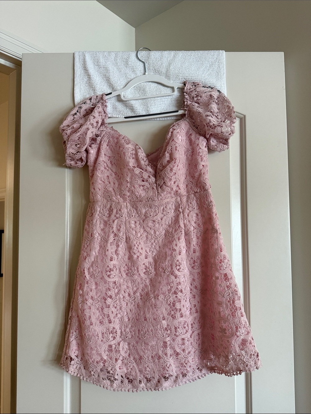 American Threads Dusty Pink Lace Puff Sleeve Mini Dress
